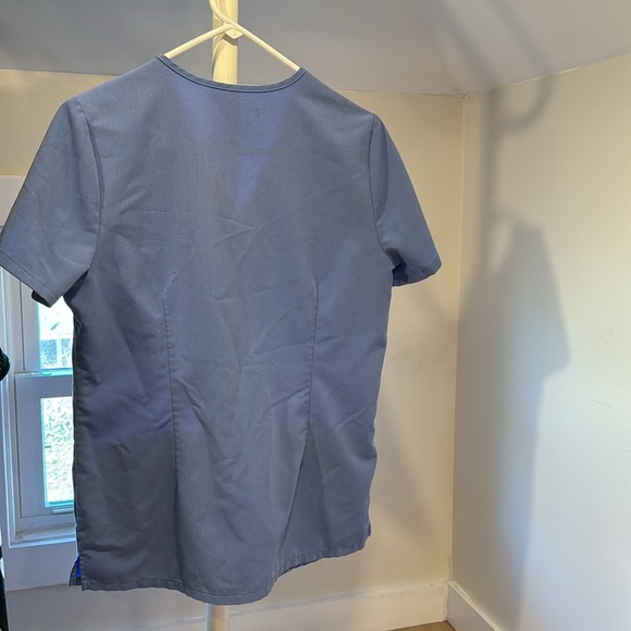 FIGS Casma Womens 3 Pocket Light Blue Technical Collection Scrub Top, Size S - Picture 4 of 4